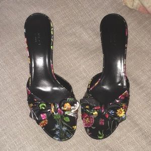 Gucci Black Floral Bow Kitten heels.